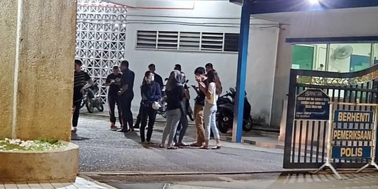 Orang Mula Serbu Balai Polis Untuk Dapatkan Borang Rentas Negeri