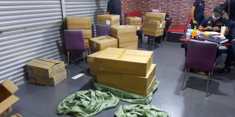 KPDNHEP serbu permis yang jalankan aktiviti mencatut topeng muka