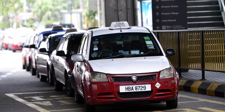 Pemandu e-hailing turut terima bantuan tunai bersama pemandu teksi