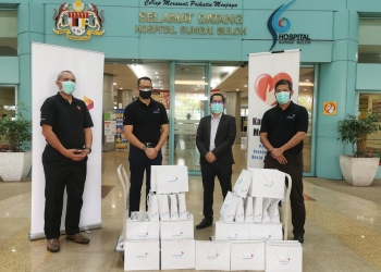 Celcom sumbang 200 SIM, 40 telefon dan Cellular on Wheels tanda sokongan buat kakitangan barisan hadapan