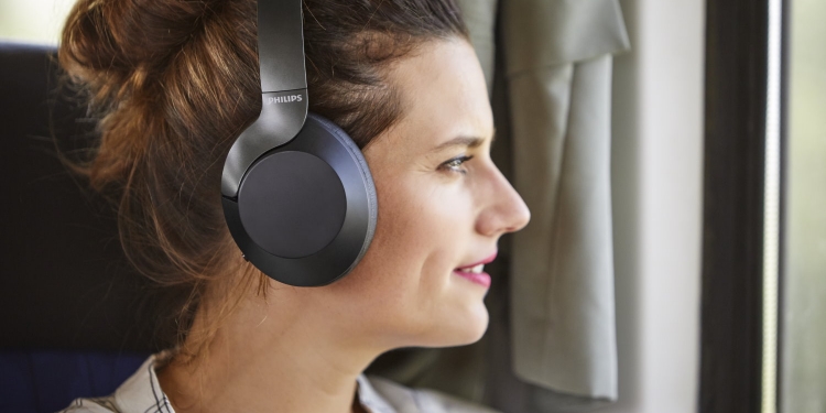 Philips TAPH805, earfon wayarles dengan anti hingar dijual pada tanda harga RM 999