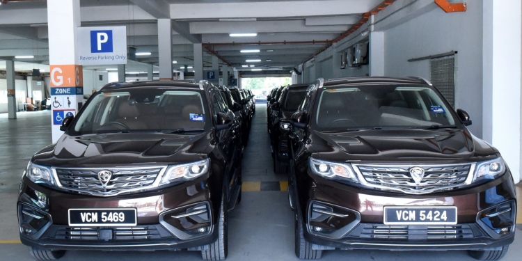 Proton sumbang 50 unit X70 kepada KKM, Naza serah RM 1.25 juta kepada tabung COVID-19