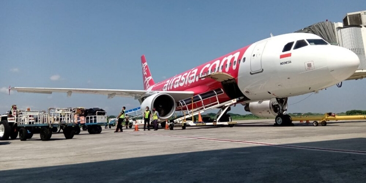 Penumpang AirAsia wajib pakai topeng muka dan dibenarkan bawa hanya satu bagasi kabin