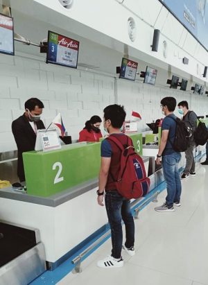 Penumpang AirAsia wajib pakai topeng muka dan dibenarkan bawa hanya