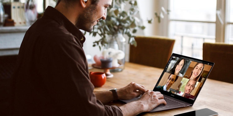 Tiga ciri versi plus kini tersedia untuk Samsung Galaxy Buds dalam kemaskini terbaru