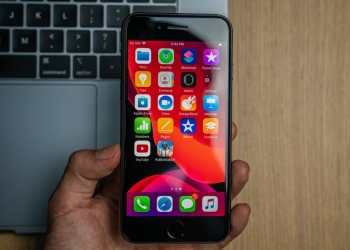 Adakah iPhone 7 Plus 128GB RM1,699 ini lebih baik daripada iPhone SE (2020)?