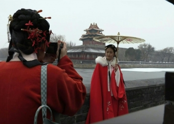 COVID-19: Tak wajib pakai topeng muka di Beijing, penduduknya disaran keluar beriadah