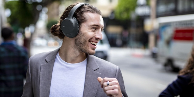 Sony WH-CH710N, fon kepala dengan penyaring hingar yang lebih murah