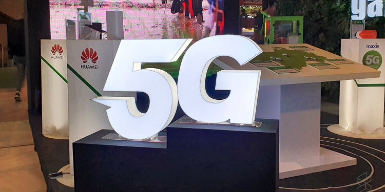 Saifuddin Abdullah arah peruntukkan jalur 5G 700MHz kepada 5 syarikat