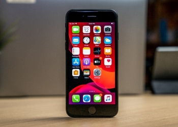 Gandingkan iPhone SE Baharu dengan rangkaian telco terbaik Malaysia, itu baru bijak