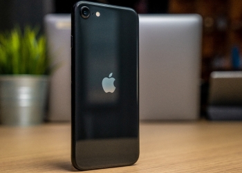 Gandingkan iPhone SE Baharu dengan rangkaian telco terbaik Malaysia, itu baru bijak