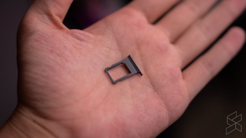 A close up of a hand

Description automatically generated