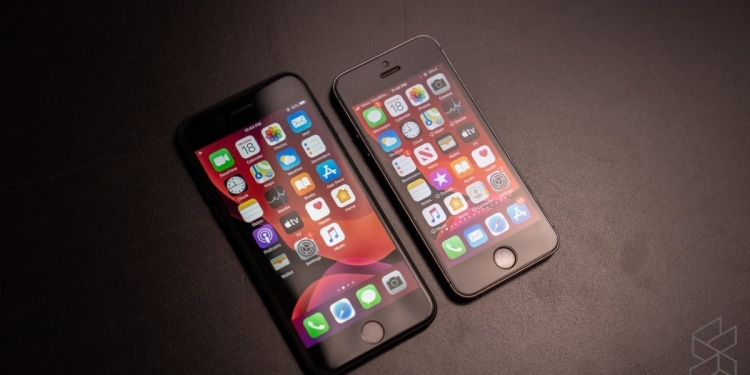 Gandingkan iPhone SE Baharu dengan rangkaian telco terbaik Malaysia, itu baru bijak