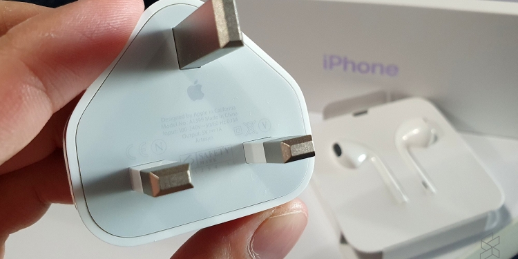 Pemilik iPhone 12 perlu beli kepala pengecas dan fon kepala berasingan