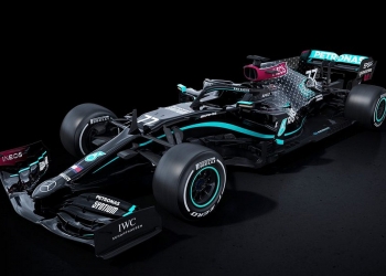 Kereta F1 Mercedes dicat hitam bagi perlumbaan musim 2020, tanda sokongan kepelbagaian