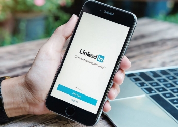 Bukan sahaja TikTok, LinkedIn juga di-kantoi-kan iOS 14 kerana intai kandungan clipboard anda