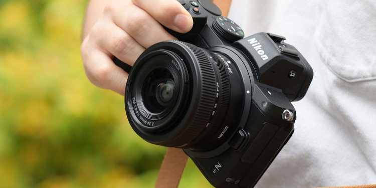 Nikon Z5 jadi jambatan APS-C kepada Full Frame tanpa koyakkan poket