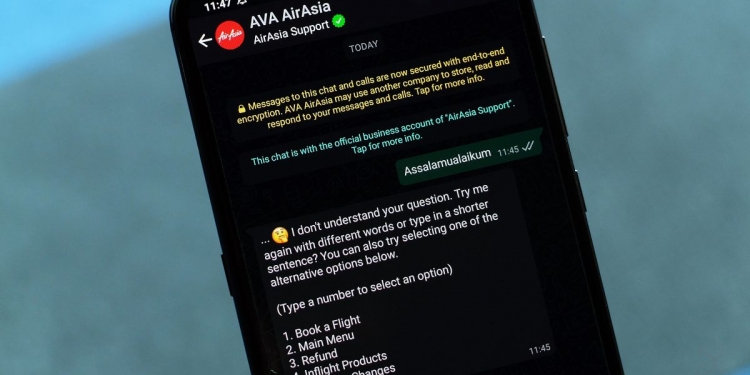 AirAsia kini di WhatsApp, satu lagi saluran untuk anda kejar “refund” anda