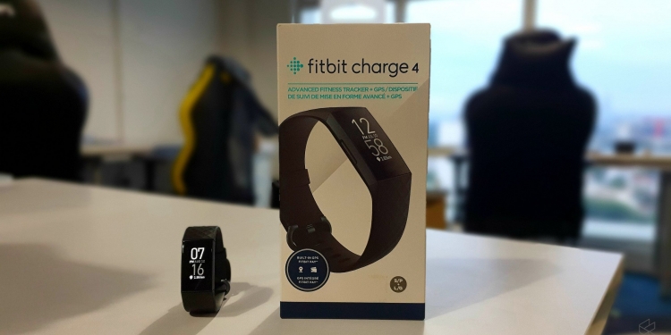REVIU: Fitbit Charge 4 – Penjejak kecergasan lengkap dalam dunia hitam putih