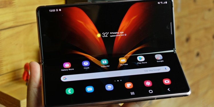 Anda perlu sediakan RM7999 untuk miliki seunit Samsung Galaxy Z Fold 2