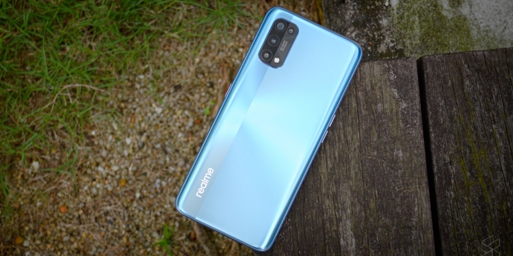 Reviu Realme 7 Pro: 1 langkah kebelakang, 2 langkah kedepan