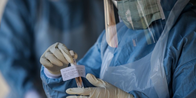 COVID-19: Ini senarai lokasi untuk lakukan ujian swab percuma di zon merah