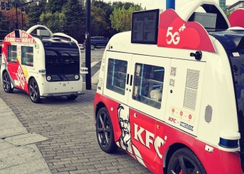 Trak saji KFC berkeliaran di jalan raya China tanpa pemandu