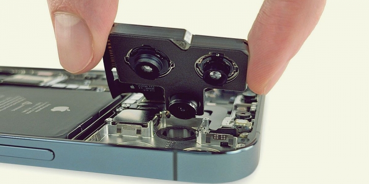 Semua iPhone 12 ada kamera 12MP tapi kamera pada varian Pro Max ini, lain macam uniknya