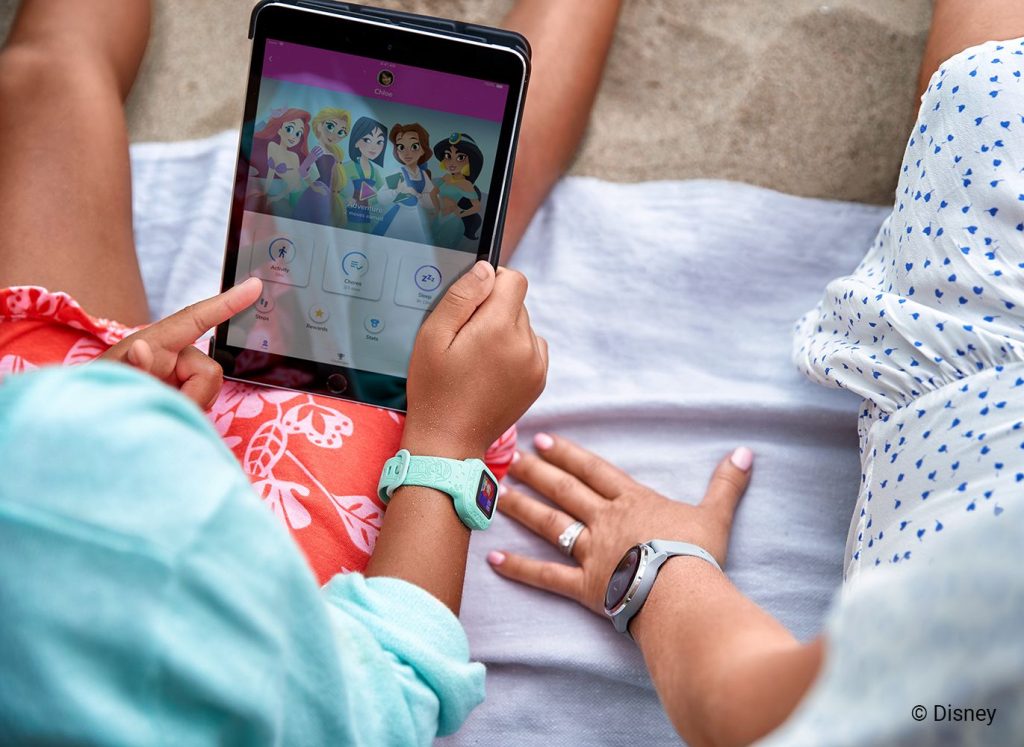 Jam Tangan Pintar Garmin Vivofit Jr 3 Membawa Kanak Kanak Teroka Dunia Marvel Dan Disney Soyacincau Com