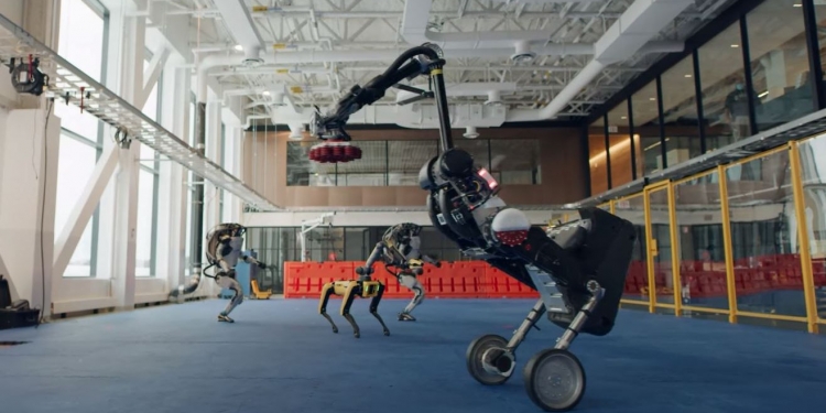 Boston Dynamics kongsi aksi 4 robot menari mengalahkan manusia