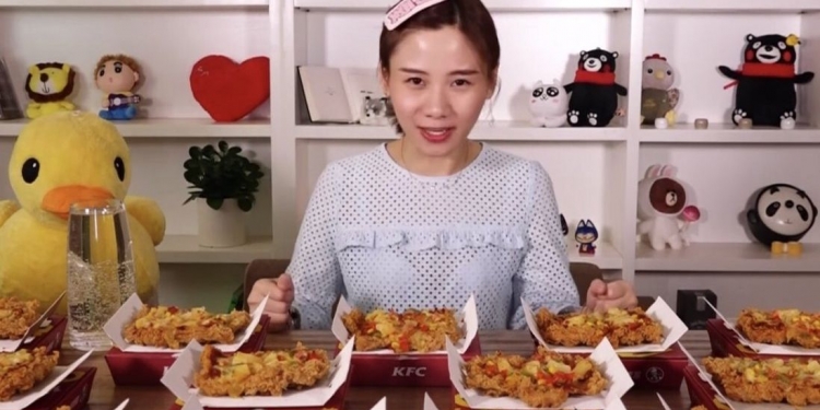 Individu buat video mukbang di China bakal didenda lebih RM60,000