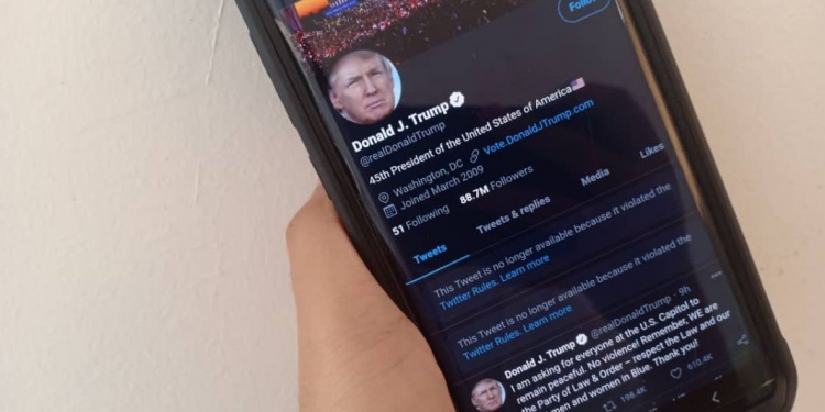 Akaun sosial media Donald Trump disekat sehingga 24 jam ada perkongsian berbaur hasutan