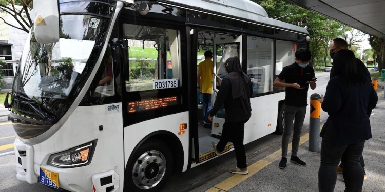 Ujian bas tanpa pemandu untuk orang awam dimulakan di Singapura