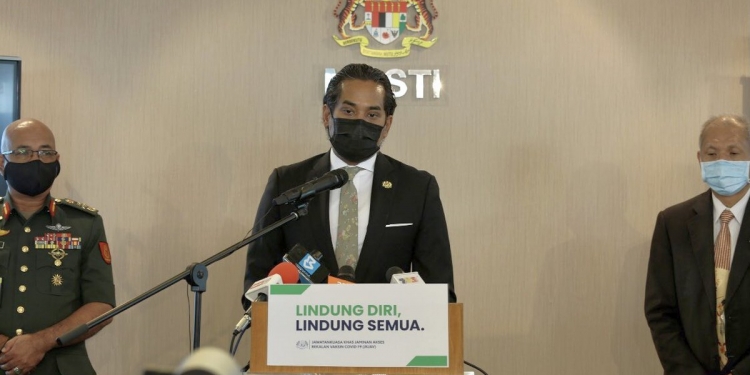 COVID-19: Senarai fasa 1 penerima vaksin lebih jelas, tiada pegawai kerajaan dan ahli keluarga