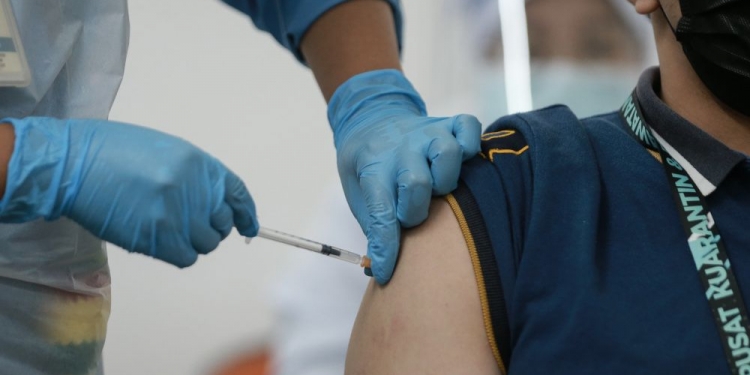 Potong barisan vaksinasi, denda sehingga RM50 ribu atau penjara enam bulan