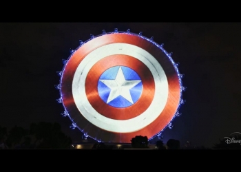 Pancaran berpeta ubah Singapore Flyer jadi perisai Captain America