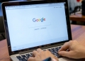 Google Search sedia ruang ulang kaji latihan sekolah, ada beberapa subjek tersedia