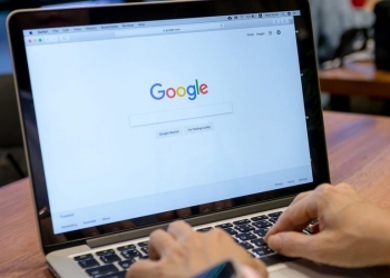 Google Search sedia ruang ulang kaji latihan sekolah, ada beberapa subjek tersedia