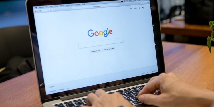 Google Search sedia ruang ulang kaji latihan sekolah, ada beberapa subjek tersedia