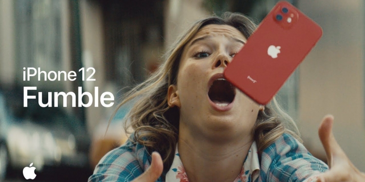 Badan iPhone 12 licin macam sabun?