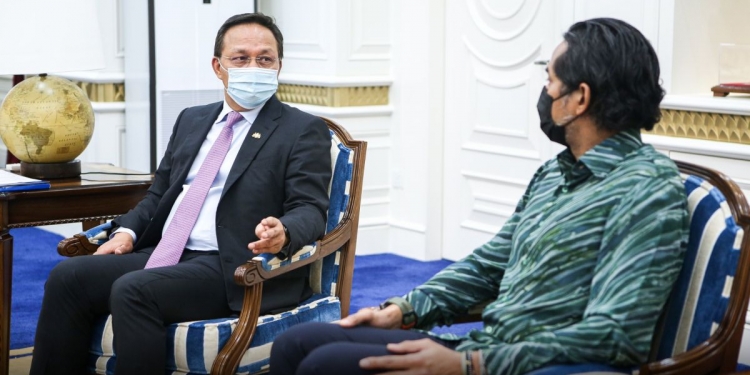 Fasa 2 program vaksin negara turut menyertakan 100 ribu yang bekerja di Singapura