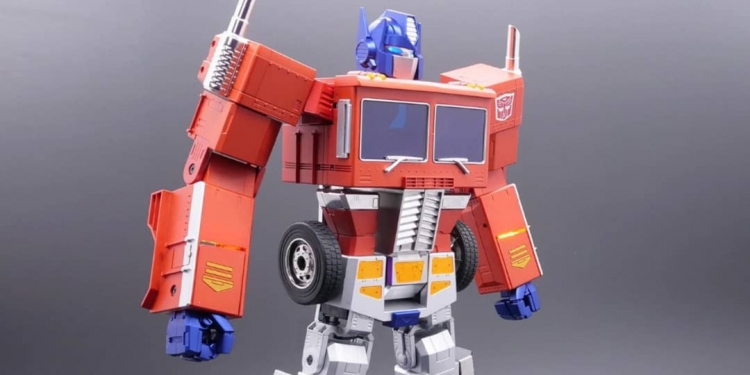 Berharga lebih RM2,800, robot mainan Optimus Prime ini boleh beraksi seperti yang sebenar