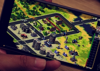 Tahukah yang anda boleh main Red Alert 2 terus daripada pelayar web?