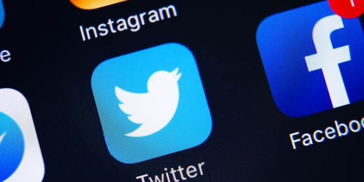 Pengikut boleh beri wang kepada pengguna Twitter, melalui butang tip pada profil