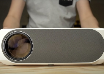 Kenapa perlu ada projektor di rumah & apa yang menarik pada projektor LUMOS AURO?