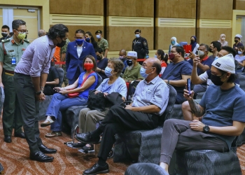 Suntikan fasa 3 vaksin mungkin ditangguh akibat kekurangan bekalan vaksin daripada pengedar