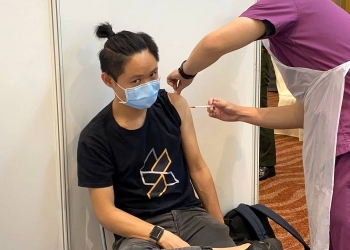 PESANAN: Jangan berkumpul di pusat vaksinasi dengan harapan mendapat suntikan AstraZeneca yang berlebihan