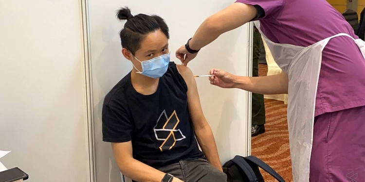 PESANAN: Jangan berkumpul di pusat vaksinasi dengan harapan mendapat suntikan AstraZeneca yang berlebihan