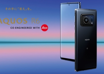 Sharp Aquos R6 ada kamera belakang seperti sebuah kamera aksi ditampal padanya