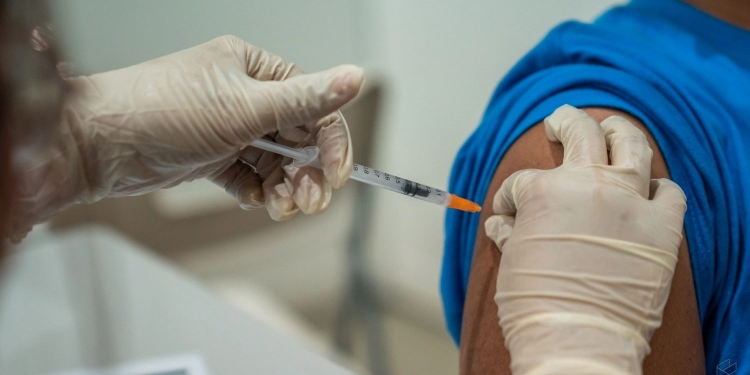 Tempahan vaksin AstraZeneca pusingan 2 untuk 18 tahun ke atas dibuka 12 tengah hari, 26 Mei 2021